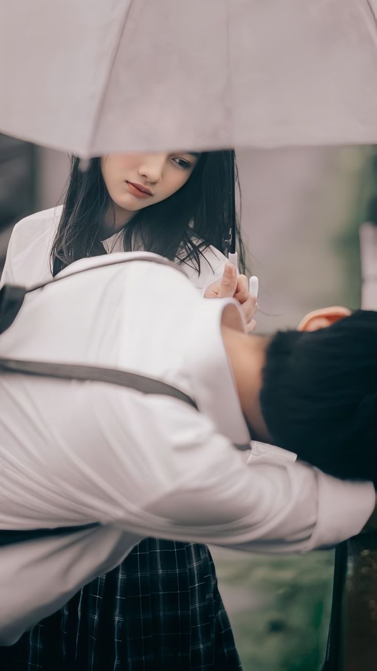 Dưới lớp tin đồn