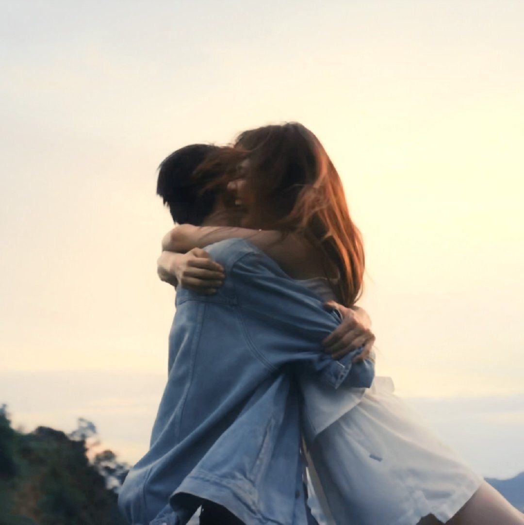 Không theo đuổi nữa, anh khóc cái gì?