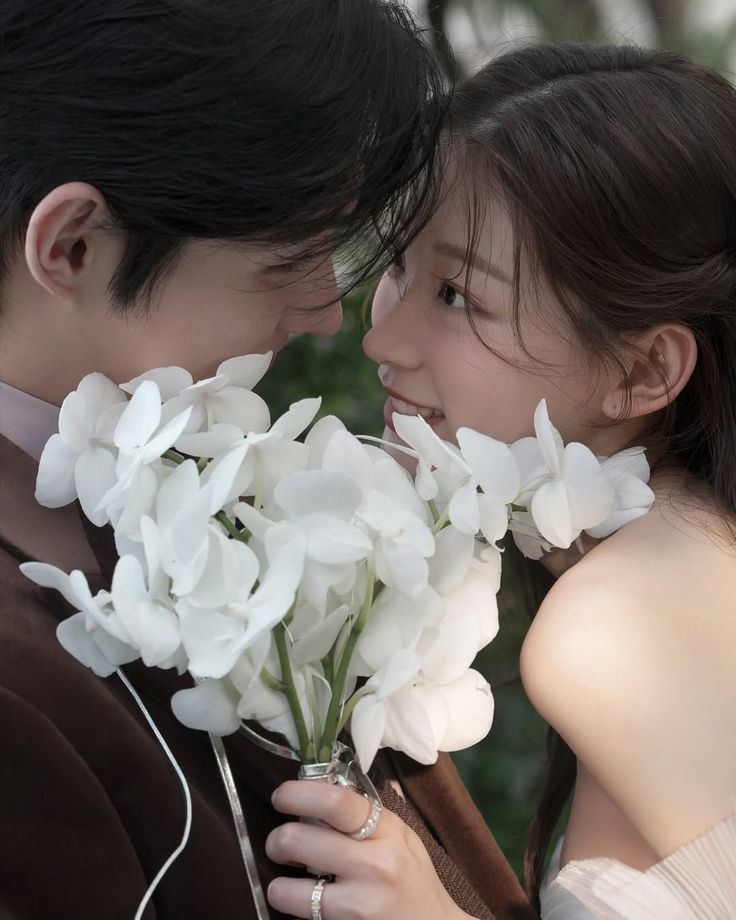 Tám Nghìn Dặm Đường Mây Và Trăng