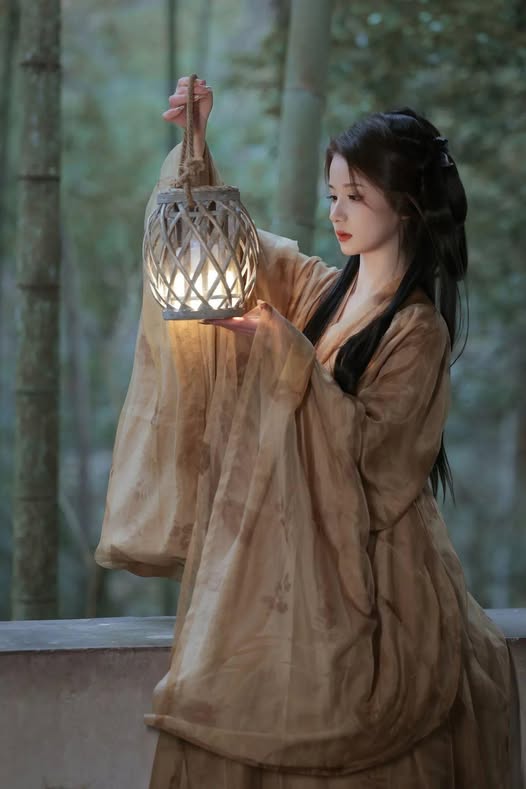 Năm thứ tư sau khi rời khỏi cung